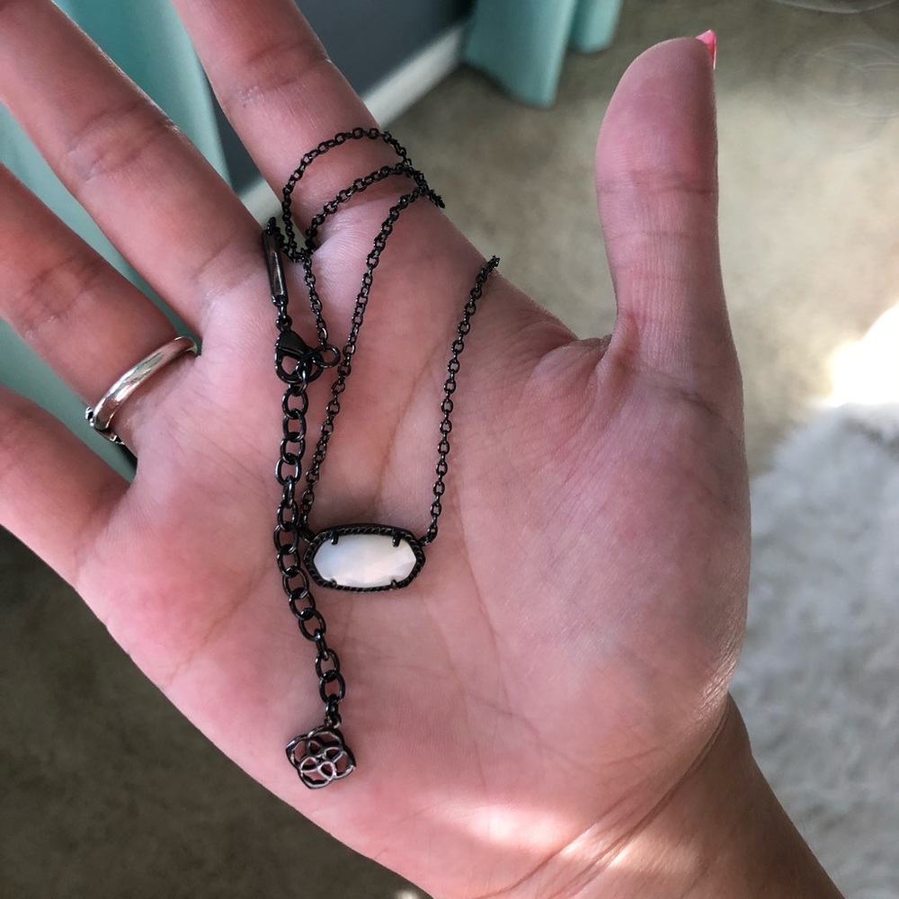 Kendra Scott pendant necklace